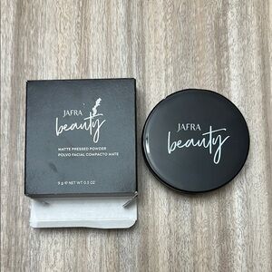 NWT JAFRA Beauty Matte Pressed Powder in Cream LG20